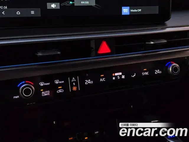 Kia Sorento 2023 — Photo 15/20