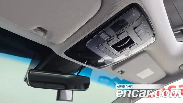 Hyundai Staria 2023 — Фото 17/20