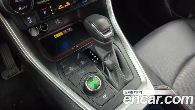 Toyota RAV4 2023 — Photo 9/20