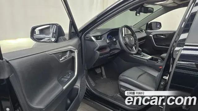 Toyota RAV4 2023 — Photo 10/20