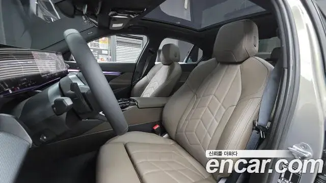 BMW 5 Series 2025 — Photo 10/20