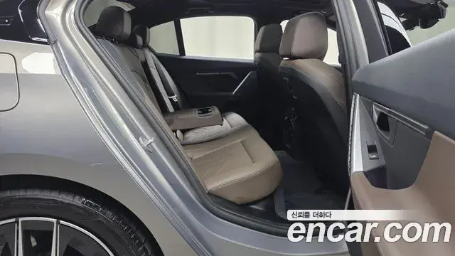 BMW 5 Series 2025 — Photo 11/20