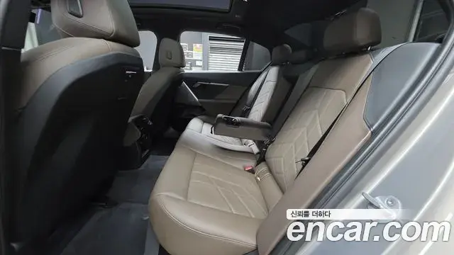 BMW 5 Series 2025 — Photo 12/20
