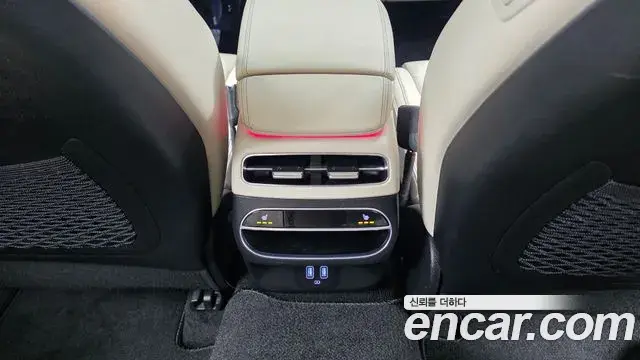 Genesis GV70 2023 — Photo 18/20