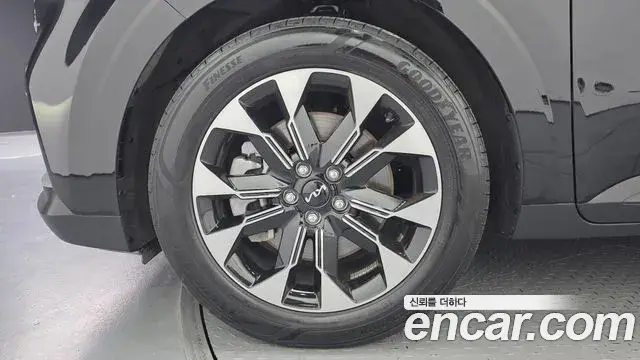 Kia Carnival 2023 — Photo 4/20