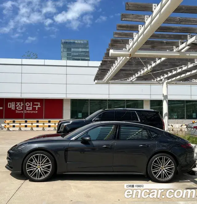 Porsche Panamera 2018 — Фото 1/17