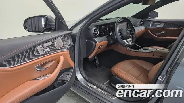 Mercedes-Benz E-Class 2021 — Фото 13/20