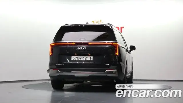Kia Carnival 2024 — ფოტო 21/34