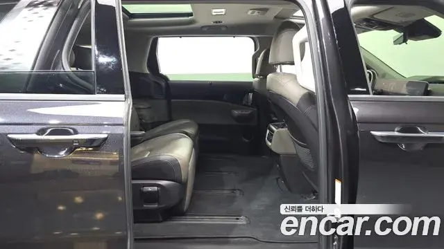 Kia Carnival 2024 — ფოტო 7/34