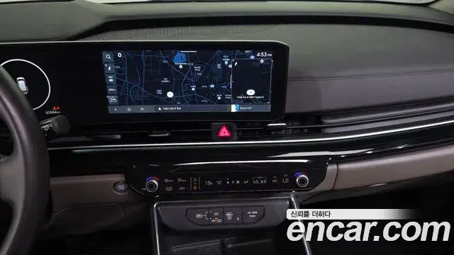 Kia Carnival 2024 — ფოტო 17/34