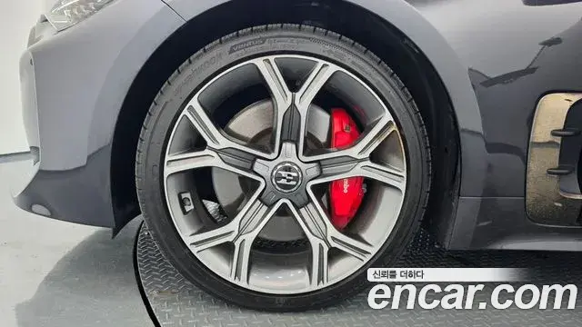 Kia Stinger 2019 — Photo 10/35