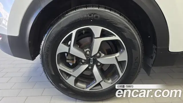 Kia Sportage The Bold 2021 — ფოტო 15/20