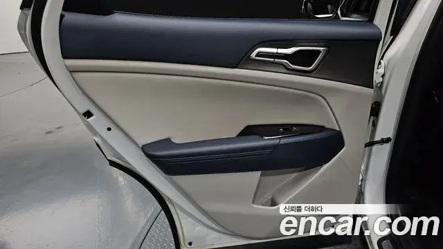Kia Sportage 2022 — ფოტო 11/36
