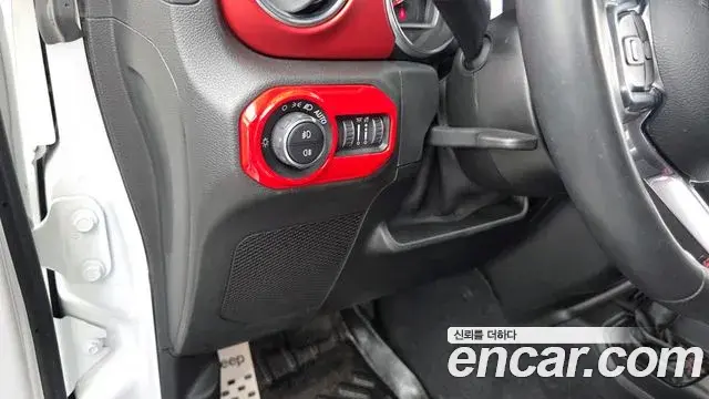 Jeep Wrangler 2021 — Фото 17/20