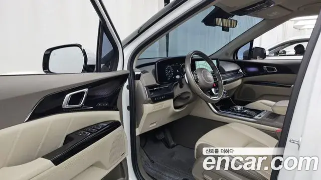 Kia Carnival 2023 — Photo 8/20