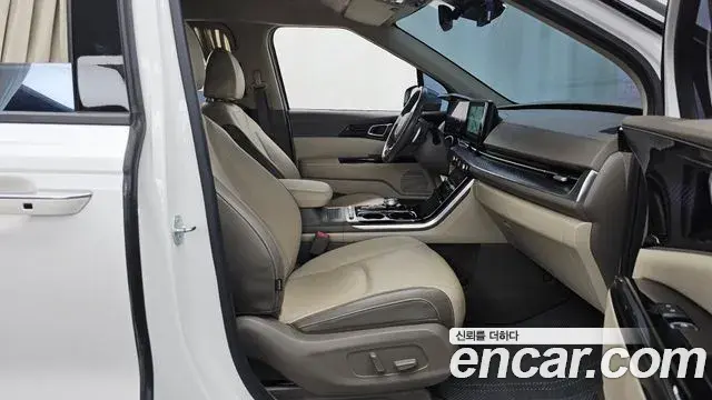 Kia Carnival 2023 — Photo 11/20
