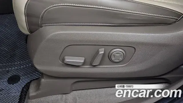 Kia Carnival 2023 — Photo 16/20