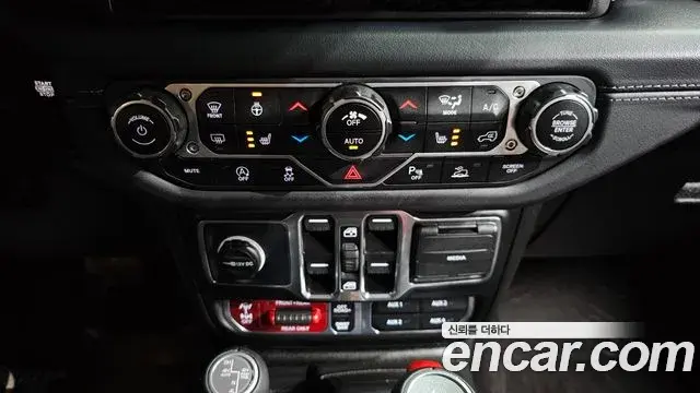 Jeep Wrangler 2025 — Фото 17/20