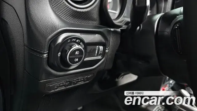Jeep Wrangler 2025 — Фото 19/20