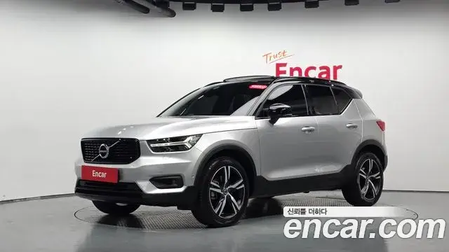 Volvo XC40 2018 — Photo 5/31