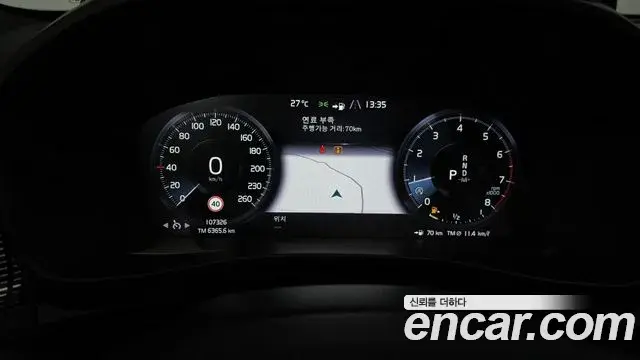 Volvo XC40 2018 — Photo 16/31