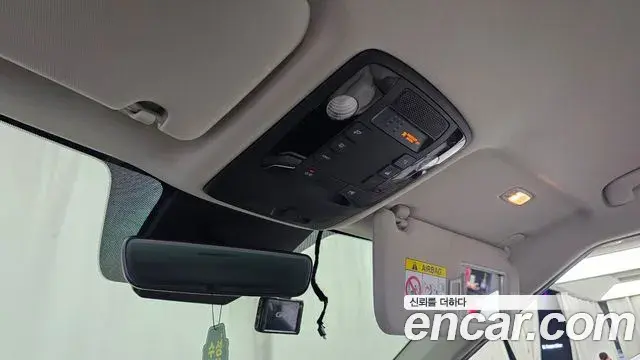 Kia Carnival 2021 — Фото 17/20