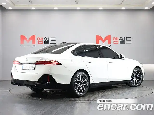 BMW 5 Series 2026 — Şəkil 2/19