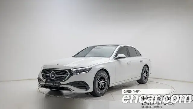 Mercedes-Benz E-Class 2025 — Photo 1/19