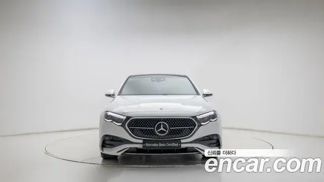 Mercedes-Benz E-Class 2025 — Photo 3/19