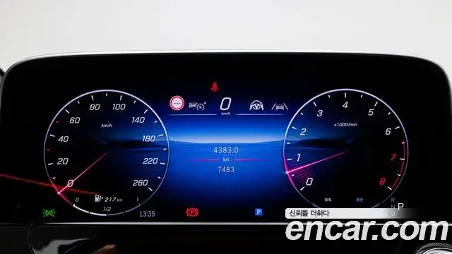 Mercedes-Benz E-Class 2025 — Photo 8/19