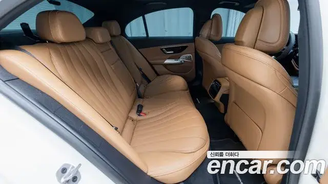 Mercedes-Benz E-Class 2025 — Photo 11/19