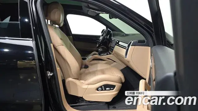 Porsche Cayenne 2020 — Фото 12/20