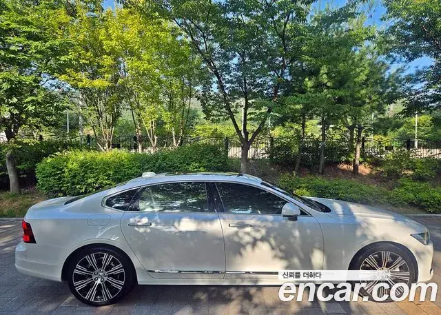 Volvo S90 2022 — ფოტო 18/20