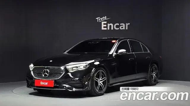 Mercedes-Benz E-Class 2025 — Photo 1/20