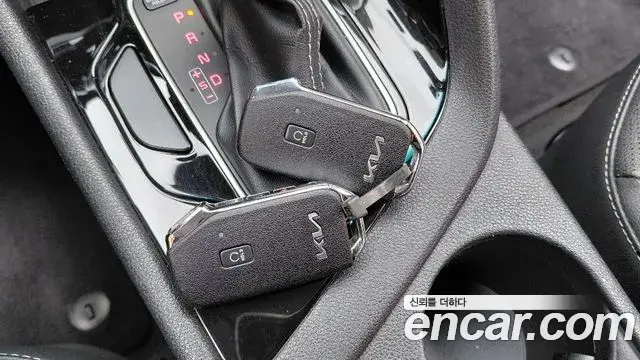 Kia Niro 2021 — ფოტო 7/30