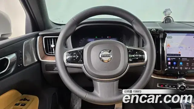 Volvo XC60 2023 — Фото 12/20