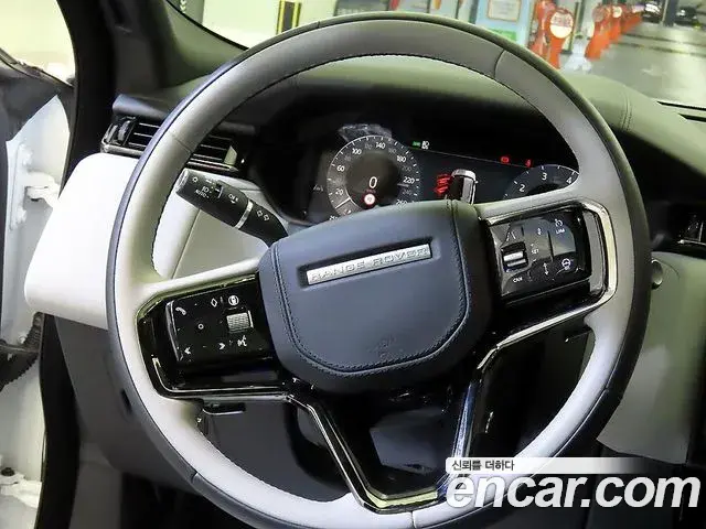 Land Rover Range Rover Velar 2025 — Photo 6/20