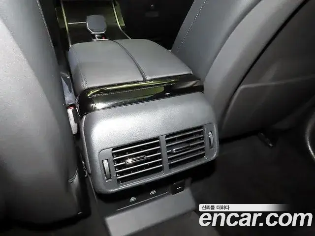 Land Rover Range Rover Velar 2025 — Photo 15/20