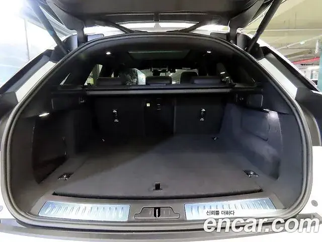 Land Rover Range Rover Velar 2025 — Photo 17/20