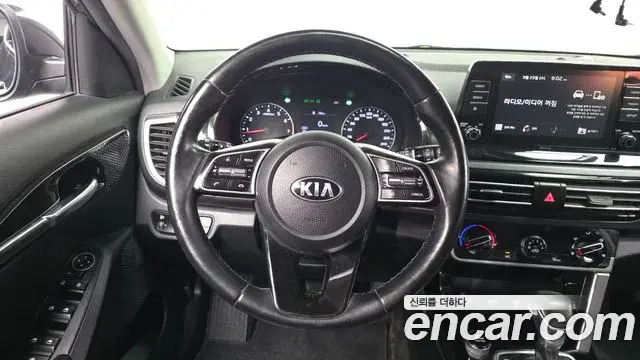 Kia Seltos 2019 — Фото 13/20