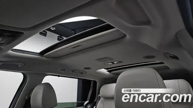 Kia Carnival 2023 — Фото 16/20