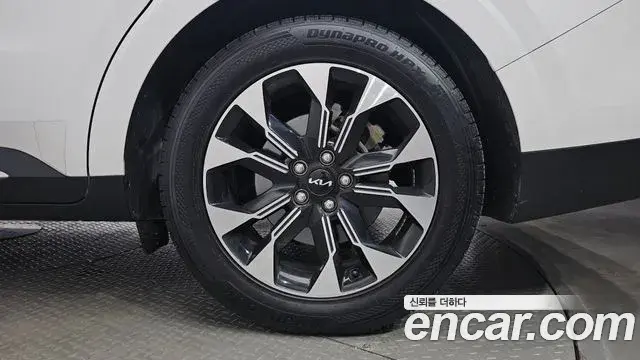Kia Carnival 2023 — ფოტო 37/38