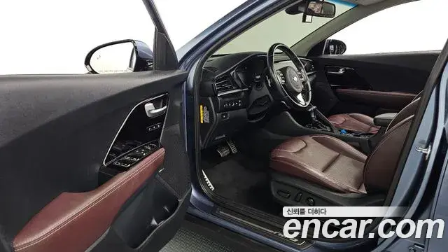 Kia Niro 2019 — Şəkil 4/36