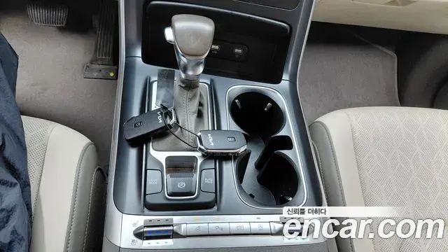 Kia Carnival 2021 — Photo 9/20