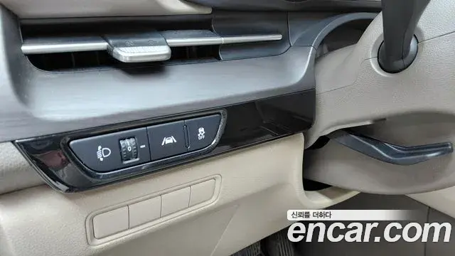Kia Carnival 2021 — Photo 19/20