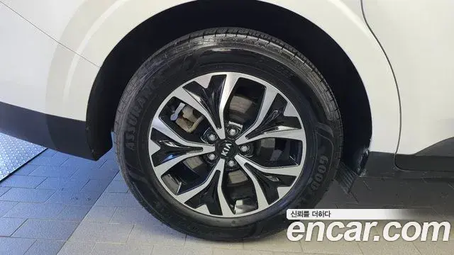 Kia Carnival 2021 — Photo 5/20