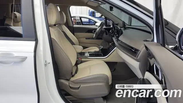 Kia Carnival 2021 — Photo 11/20