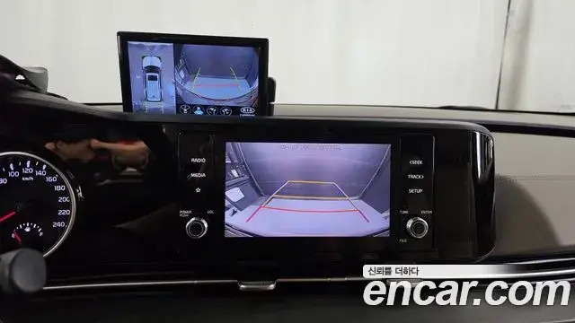 Kia Carnival 2021 — Photo 16/20
