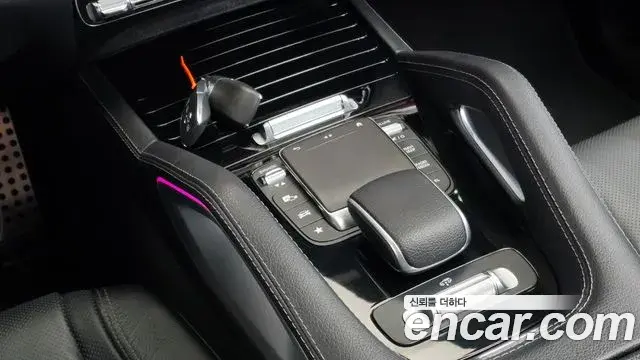 Mercedes-Benz GLE-Class 2022 — Photo 9/20