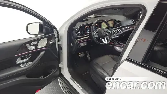 Mercedes-Benz GLE-Class 2022 — Photo 11/20